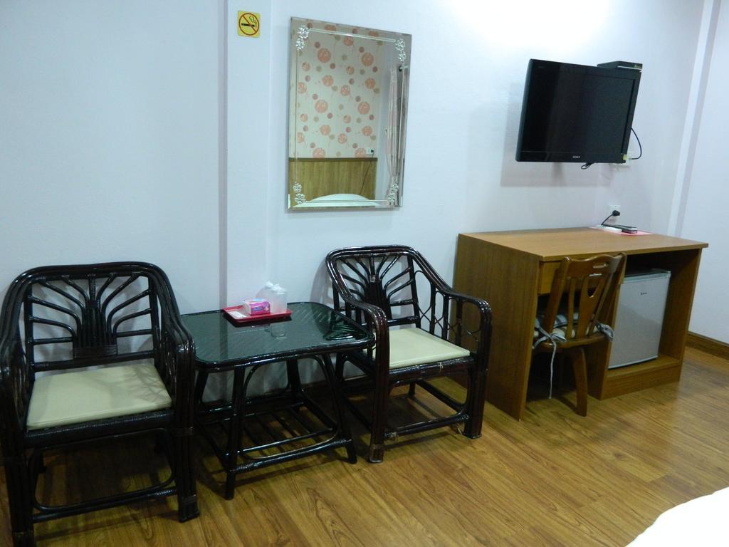 Hotel Garden Place Phetchabun Zimmer foto