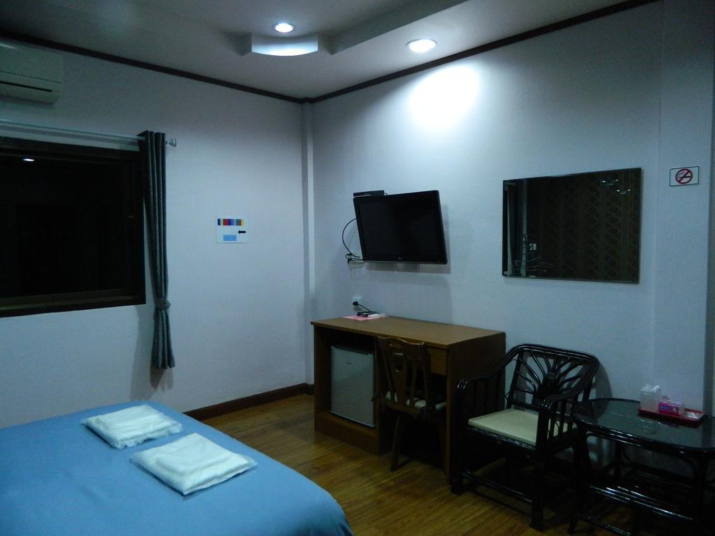 Hotel Garden Place Phetchabun Zimmer foto